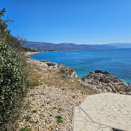 Villa Mediteranea Direct At The Sea *