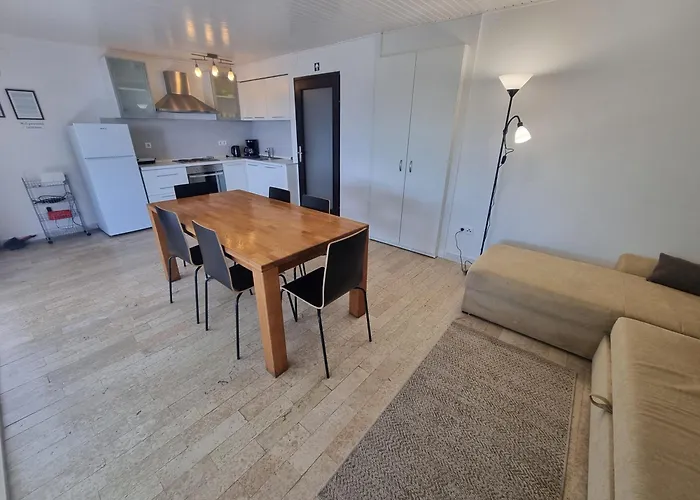 Vila Mediteranea Direct At The Sea